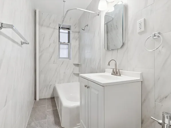 67-12 Yellowstone Boulevard image 9 of 13