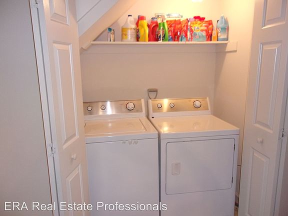 4th image of 924 Lucas Creek Rd APT 3