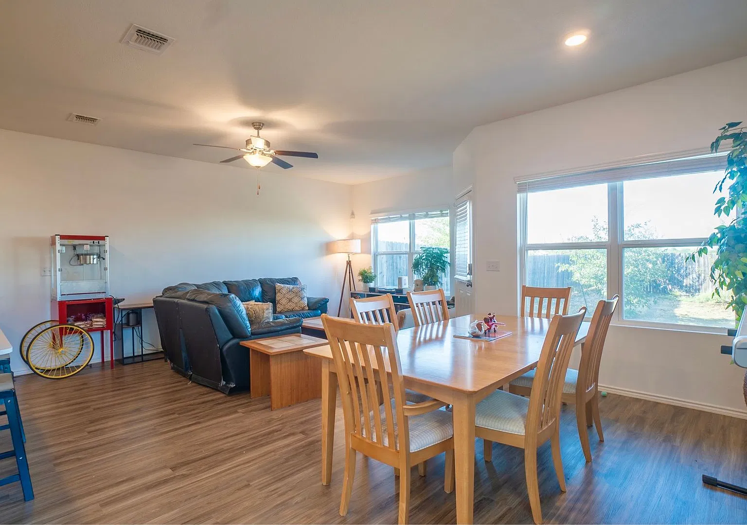 3 Bed / 2 Bath Home with 2-Car Garage in Del Valle — Photo 3