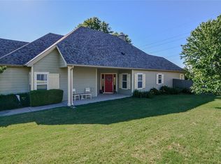 4540 W New Bridge Rd, Fayetteville, AR 72704