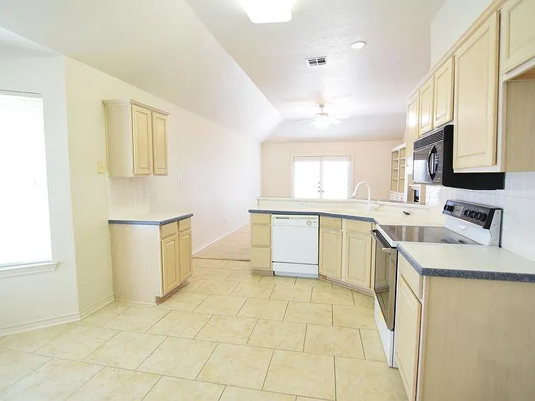 515 Kinney Dr — Photo 11