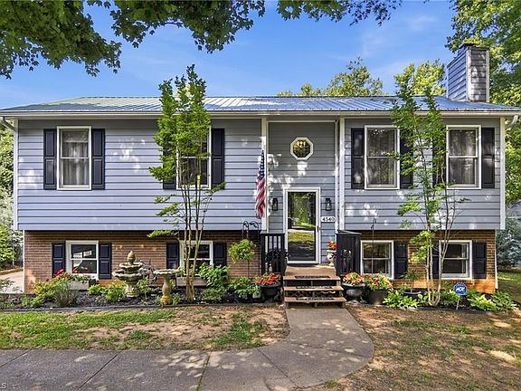 2nd image of 4540 Oakwood Cir