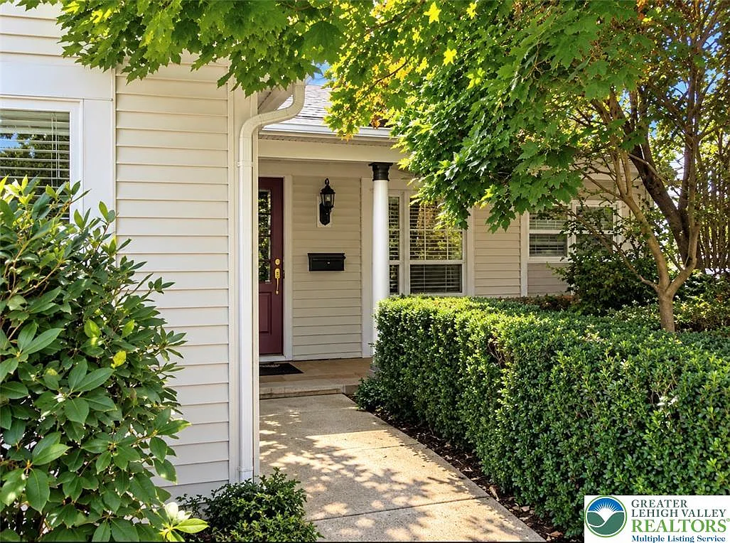 3 bed, 1.5 bath, 1148 sqft, $1,950 — Photo 2