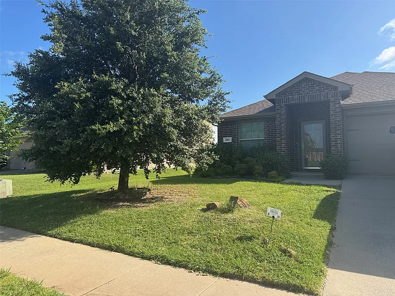 327 Elam Dr — Photo 1