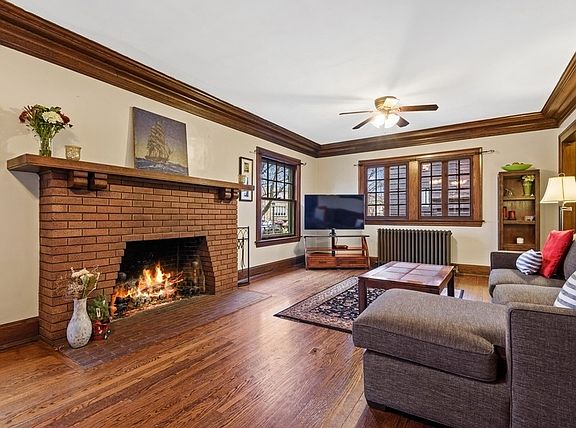 3rd image of 530 Ashland Ave