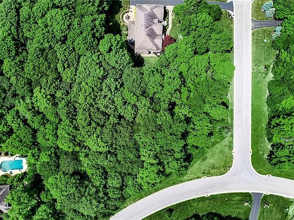 4th image of 3 Woodbine Ct