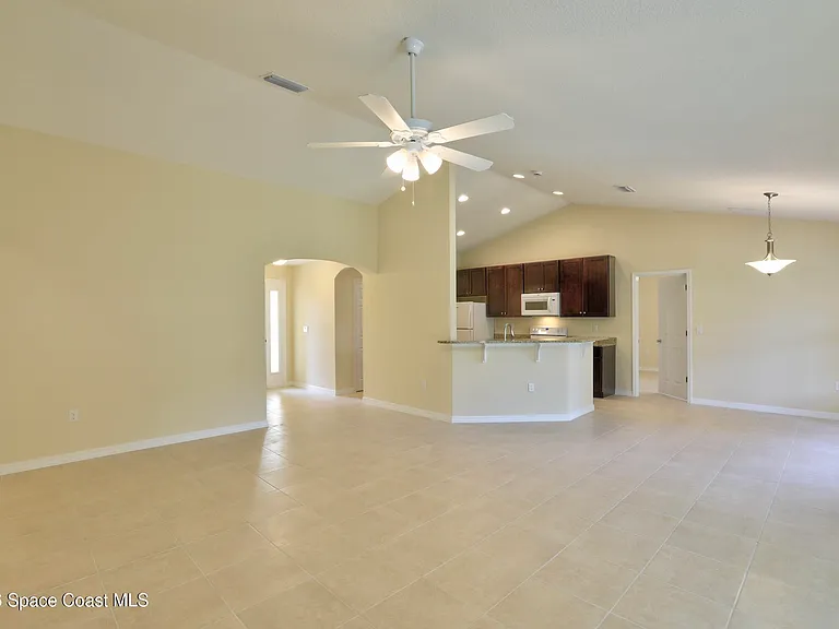 743 Breakwater Ter — Photo 10