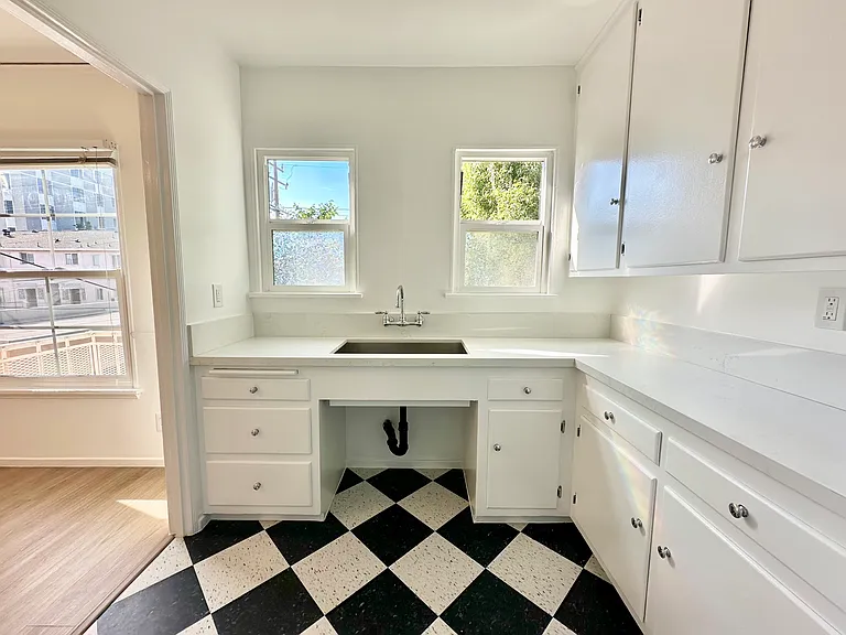 1325 N Fairfax Ave #10 — Photo 10