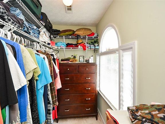 4th image of 521 Sterling Dr