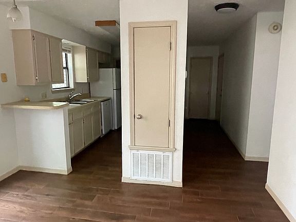 3rd image of 1103 Hazelton St APT B