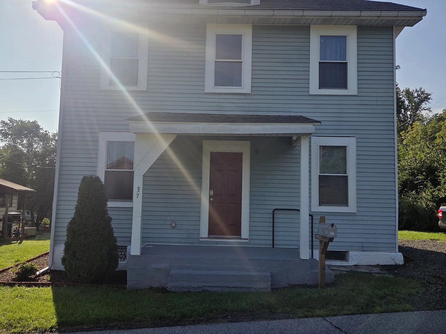 3 bed, 1.5 bath, 1792 sqft, $2,450 — Photo 2