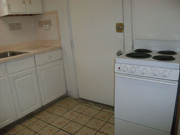 5th image of 529 Elm St