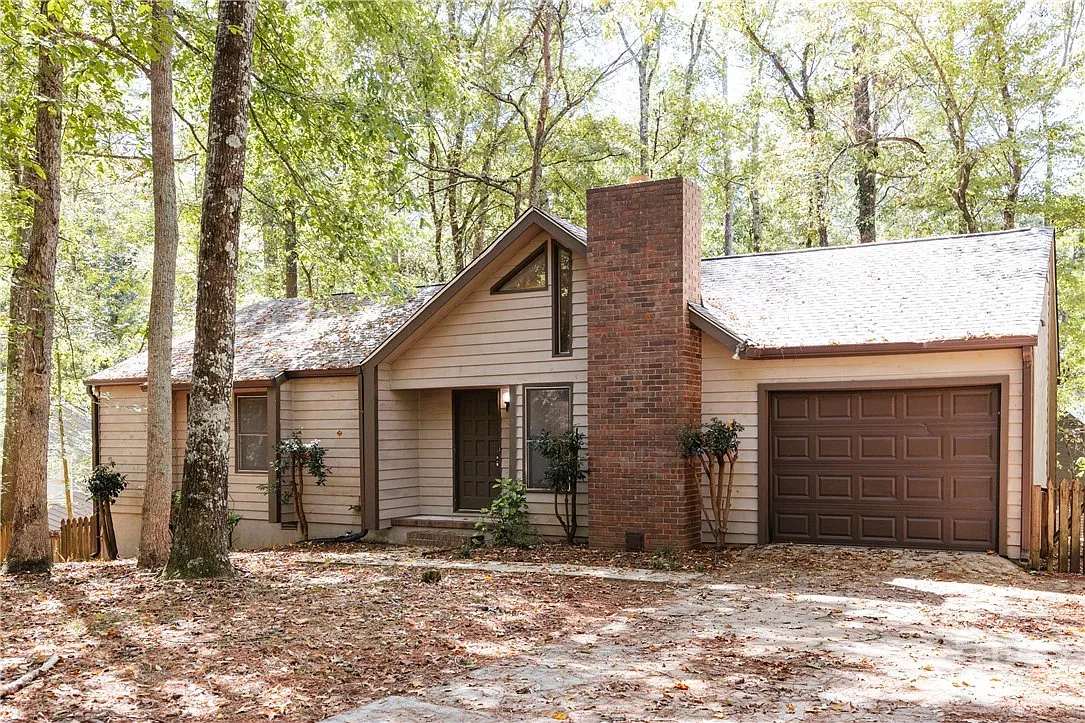 3 bed, 2.0 bath, 1368 sqft, $1,800 — Photo 2