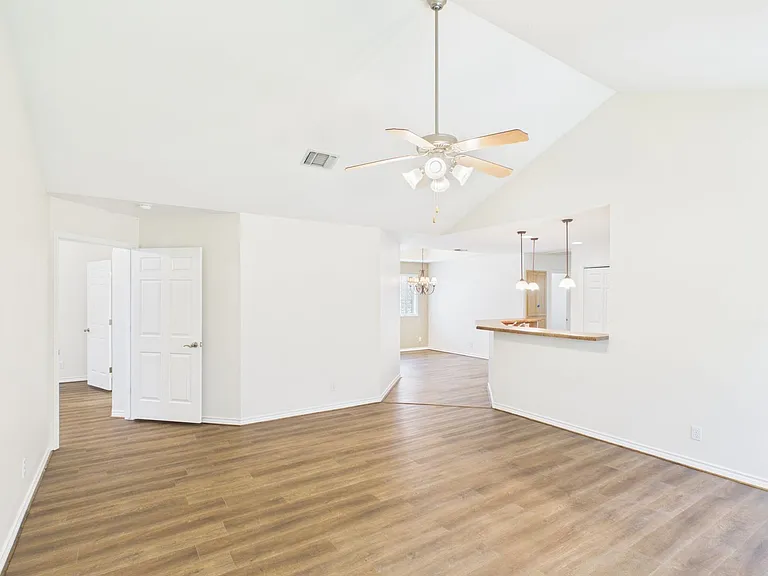 1721 Cherrywood Dr — Photo 7