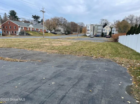 880 2nd Avenue, Troy, NY 12182
