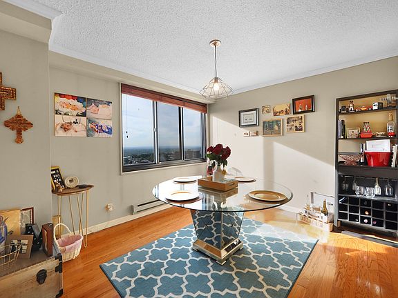 4th image of 1590 Anderson Ave APT 19A