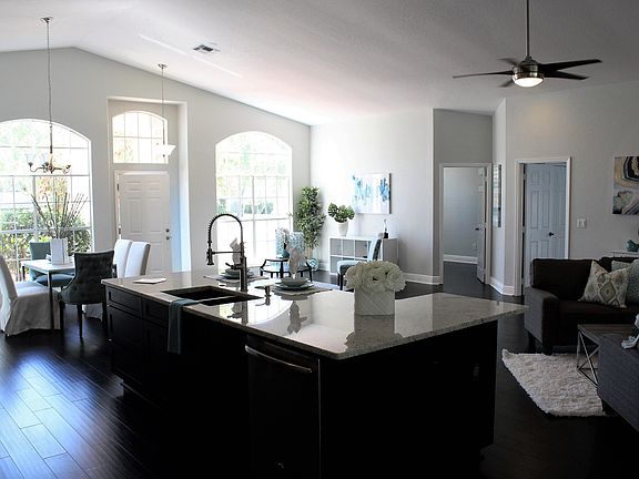 4th image of 581 Serenity Pl