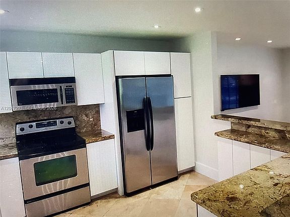 4th image of 10900 SW 107th Ave