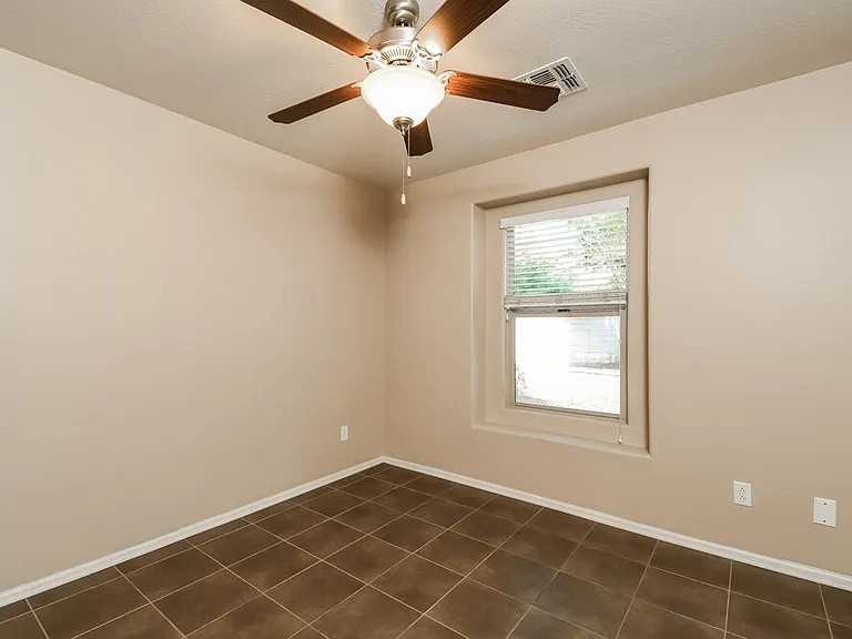 923 S Pheasant Dr — Photo 17