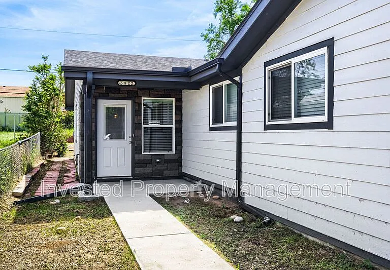6822 Niagara St — Photo 1
