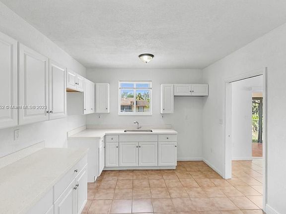Kitchen (quartz counter tops)
