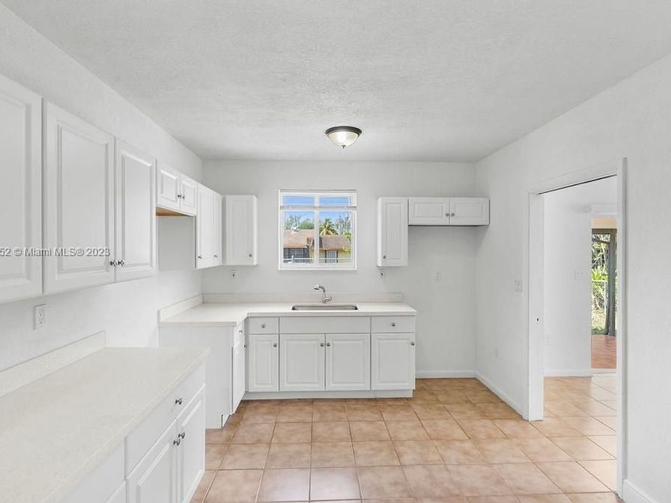Kitchen (quartz counter tops)