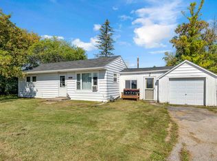 1213 E Main St, Omro, WI 54963