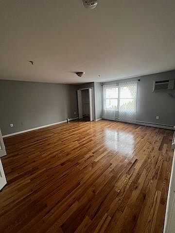 1st image of 17 E Ivy Ln APT 2