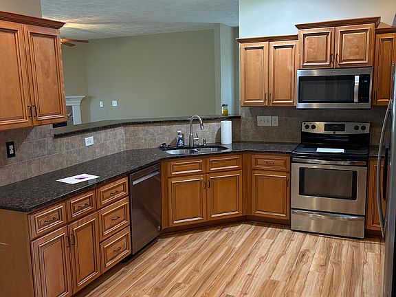 3rd image of 4009 Quarry Hollow Dr