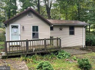 230 Hemlock Grove Rd, Newfoundland, PA 18445