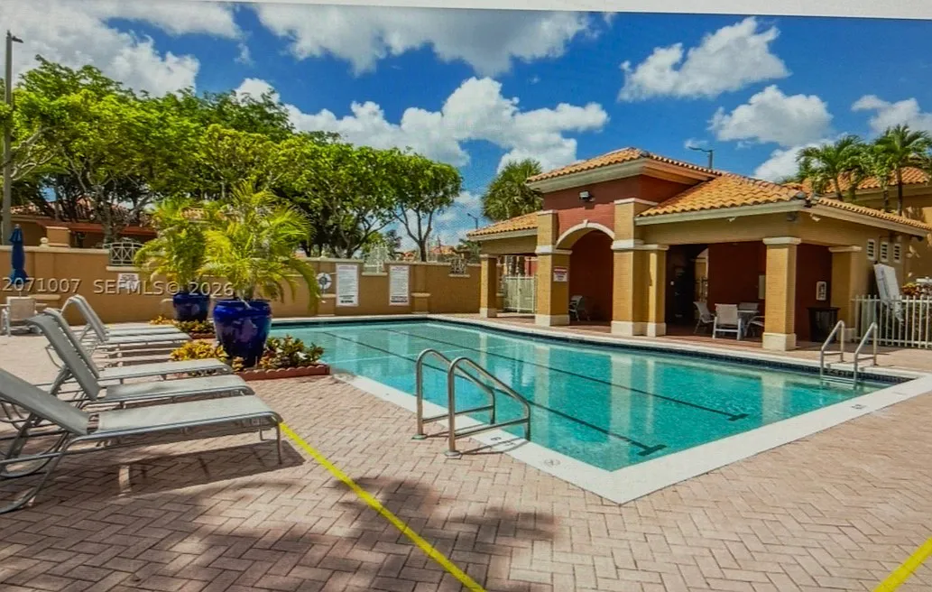 3 bed, 2.5 bath, 1350 sqft, $3,200 — Photo 3