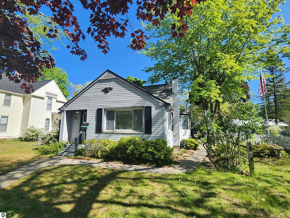 921 Boyd Ave, Traverse City, MI 49686 | Zillow