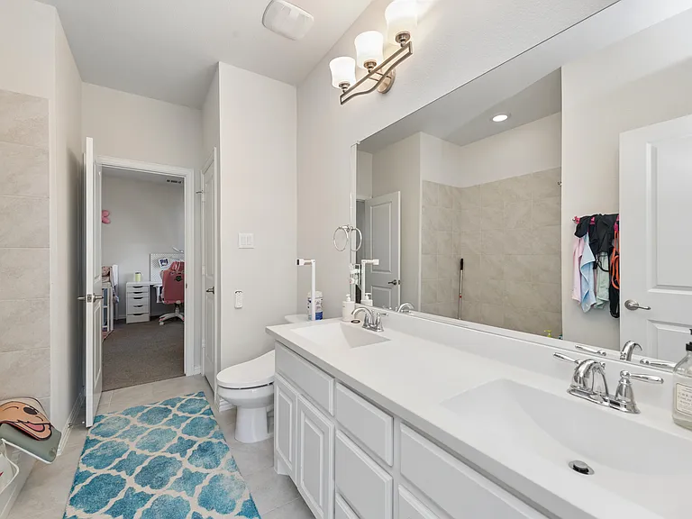 7108 Royal View Dr — Photo 17