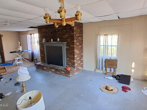 4th image of 11 Dogwood Cir