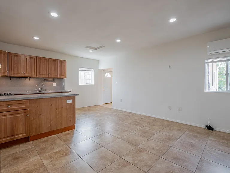 10409 McClemont Ave — Photo 8
