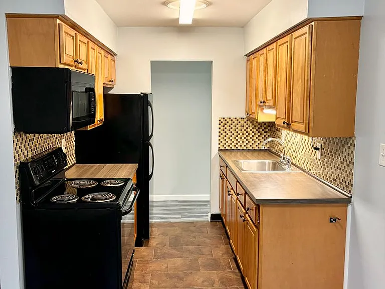 56 Manchester Ct #H — Photo 5