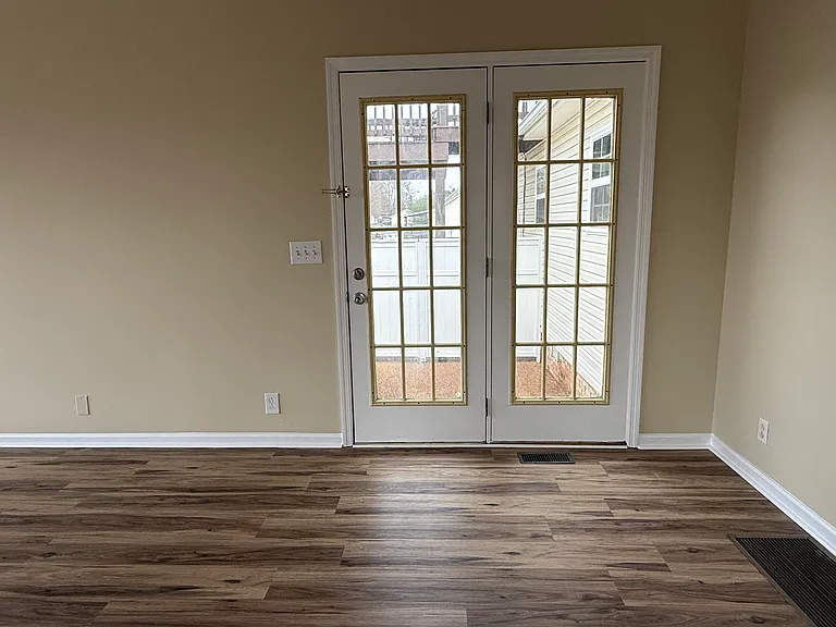305B Lawrence Ave — Photo 11