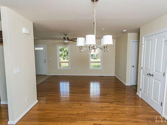5th image of 133 Sunny Bank Dr