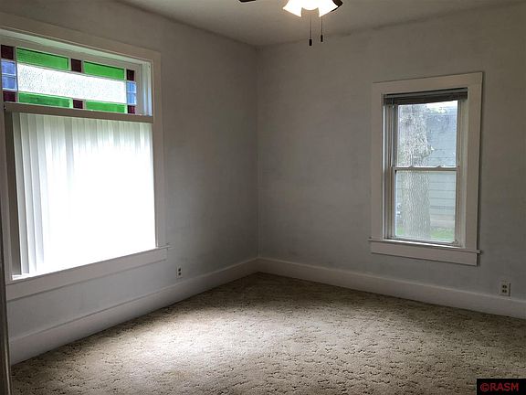 3rd image of 424 N 4th St