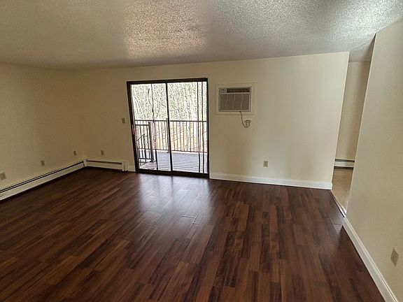 5th image of 1700 Skyline Dr Unit 6