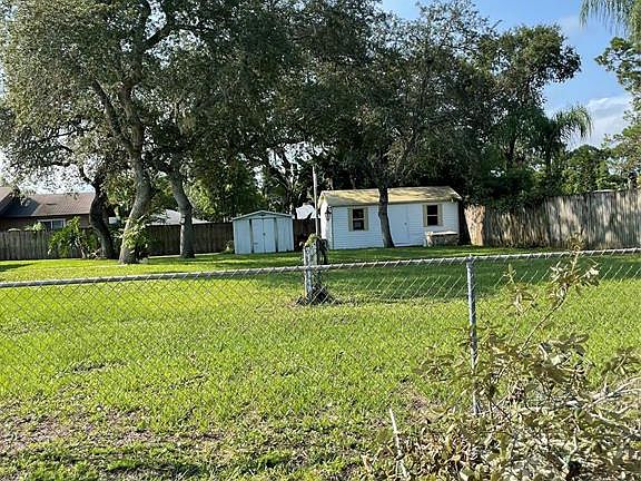 3rd image of 2662 Arlington Ave