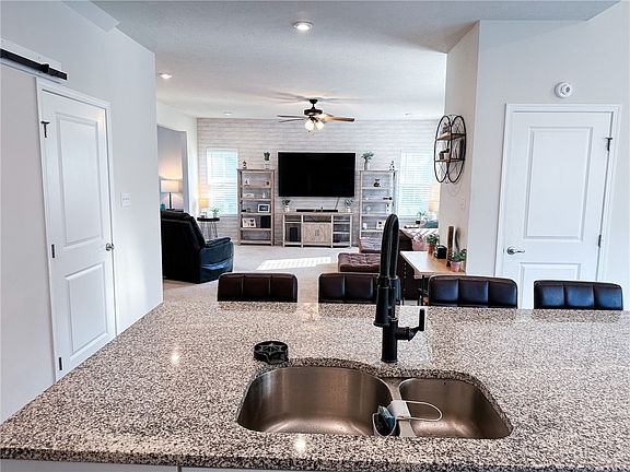 4th image of 174 Creek Side Dr