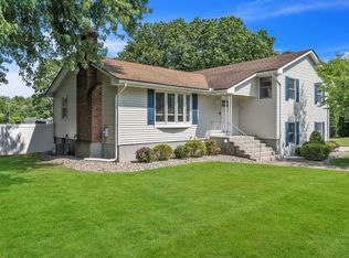 31 S Brooke Ln, Agawam, MA 01001
