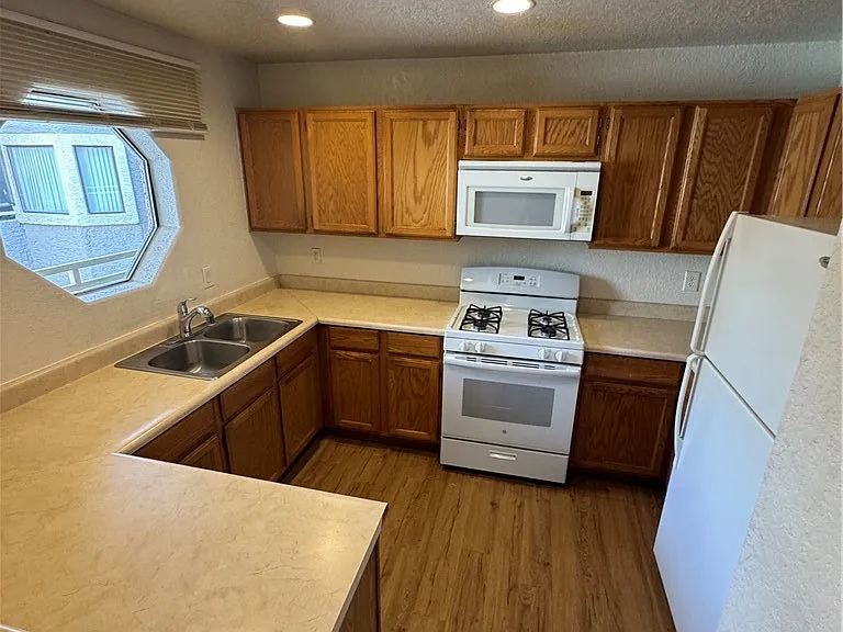 5050 S Rainbow Blvd #203 — Photo 4