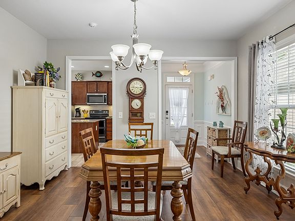 5th image of 238 Old Towne Dr