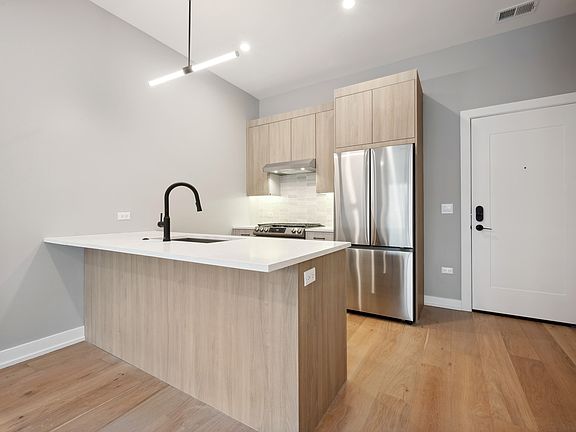 5th image of 7006 N Glenwood Ave #1B-1Ba-640Sqft
