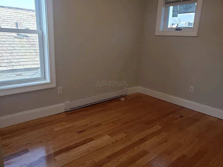 22 Barton St — Photo 8