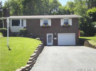 501 Hatherleigh Dr, Syracuse, NY 13209