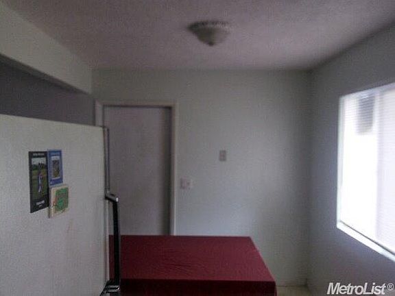 4th image of 2155 Vollan Way