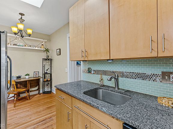 5th image of 734.5 W Barry Ave #3S